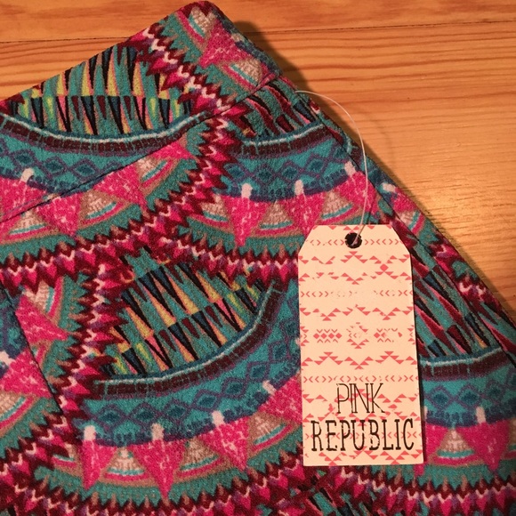 Pink Republic Fashion Skort like Shorts - Picture 2 of 6